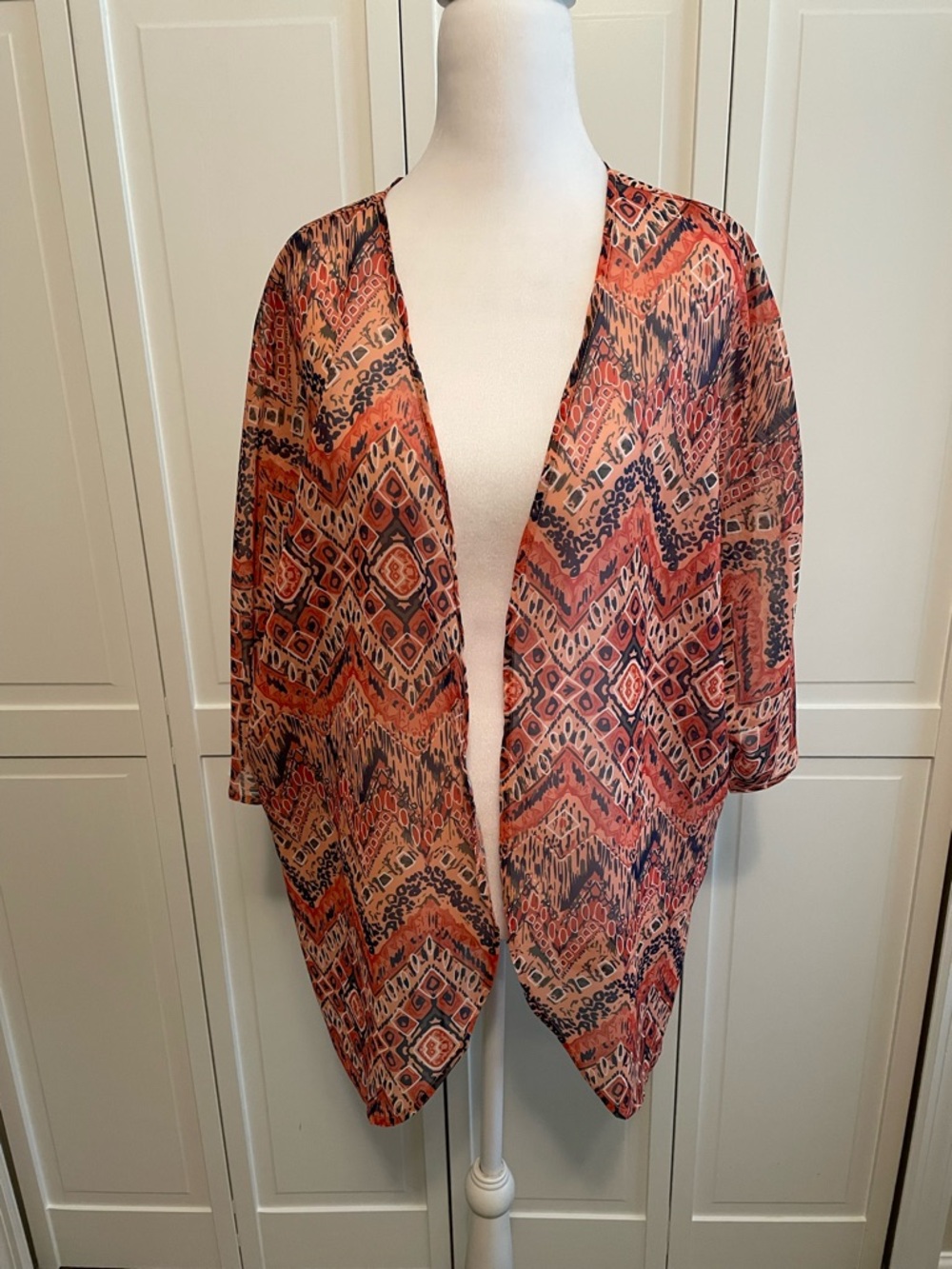 Open-Front Printed Kimono Jacket in Coral Geo
